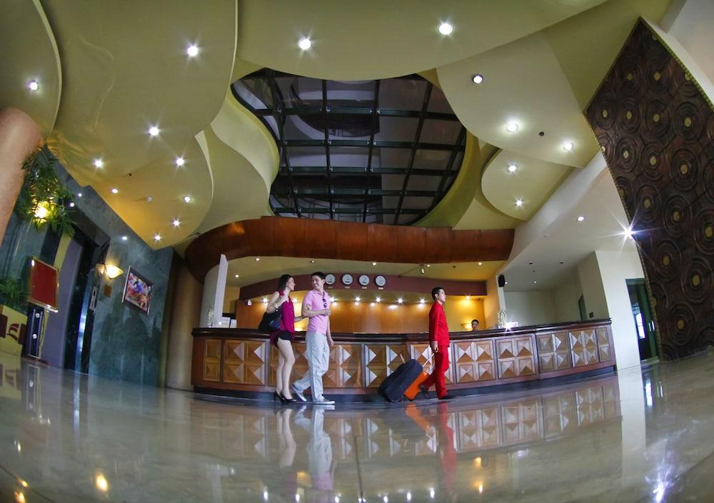 Hotel Sarrosa International And Residential