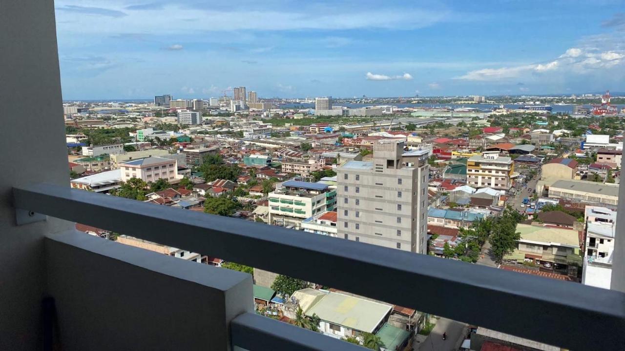 Mabolo Garden Flat A3 Free Rooftop Pool, Short Walk Ayala Mall