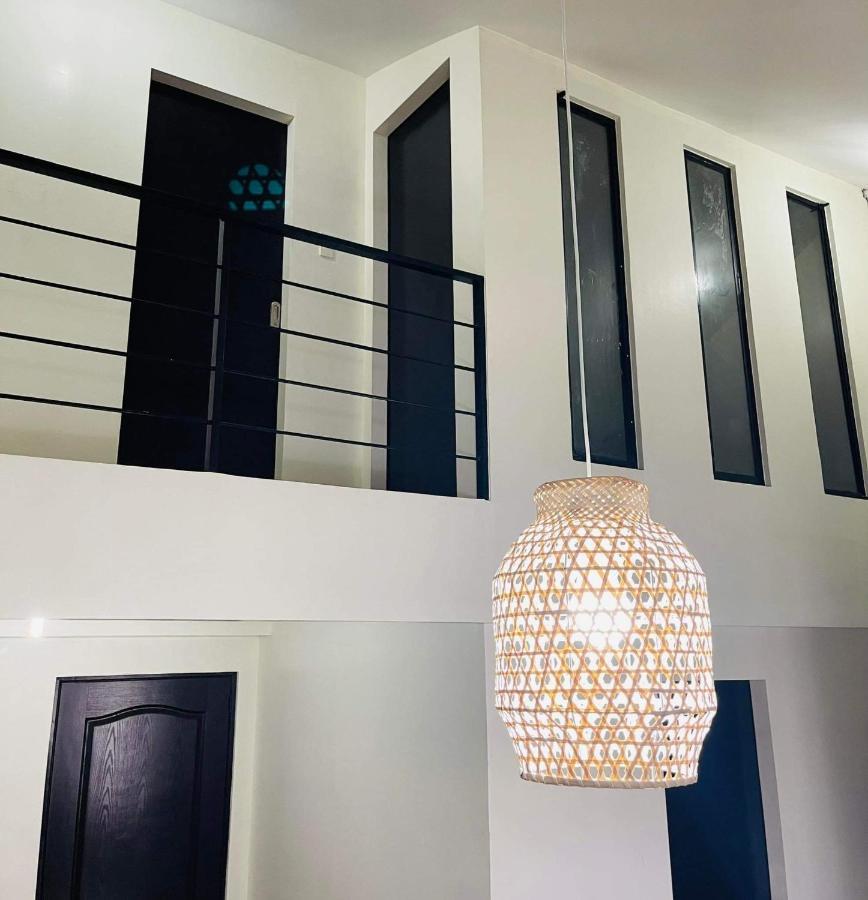 Alex's Place - U403 B11 Mactan Oasis Gardens Condominium No Elevator Apartment *