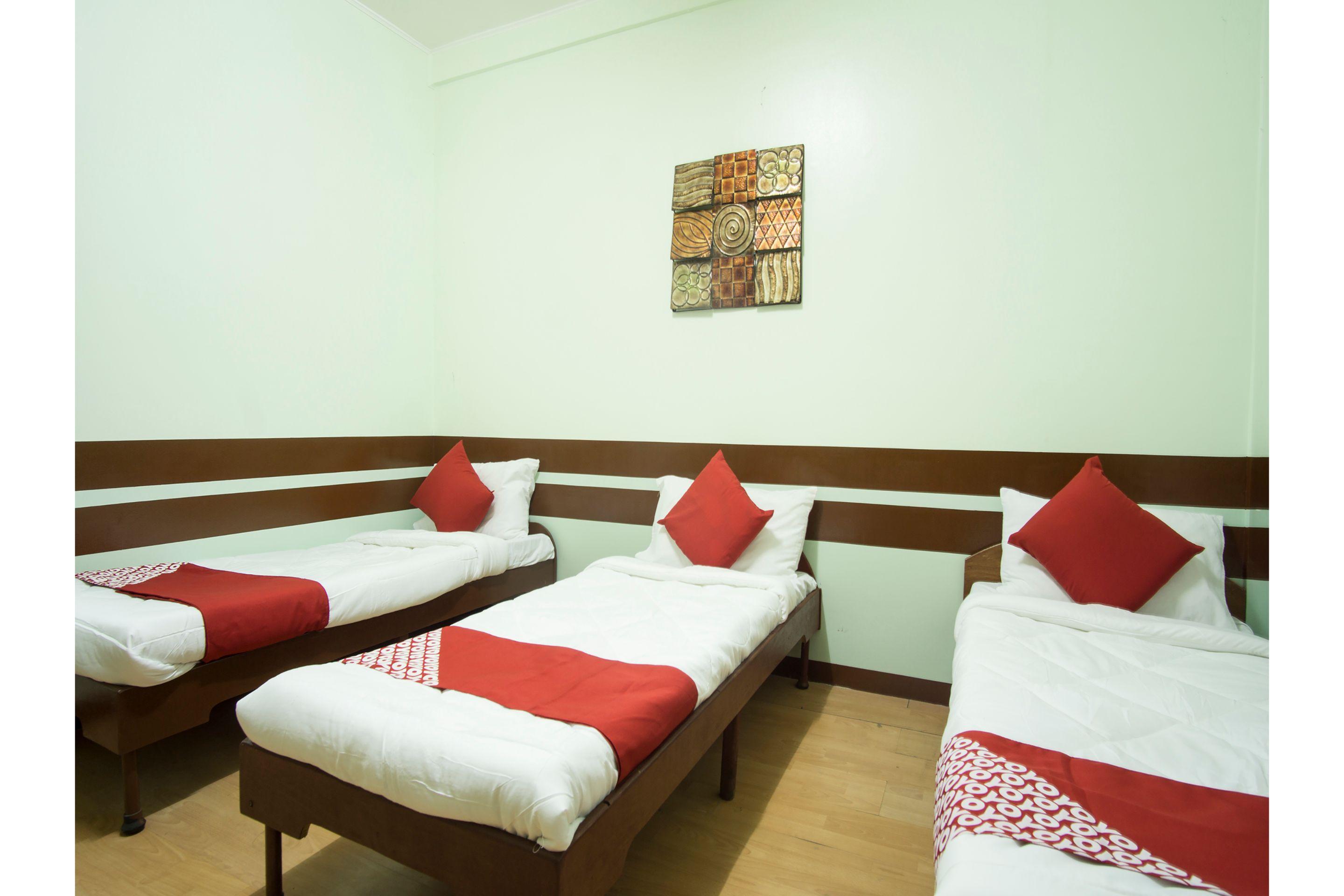 Oyo 130 Jy Crown Palace Hotel