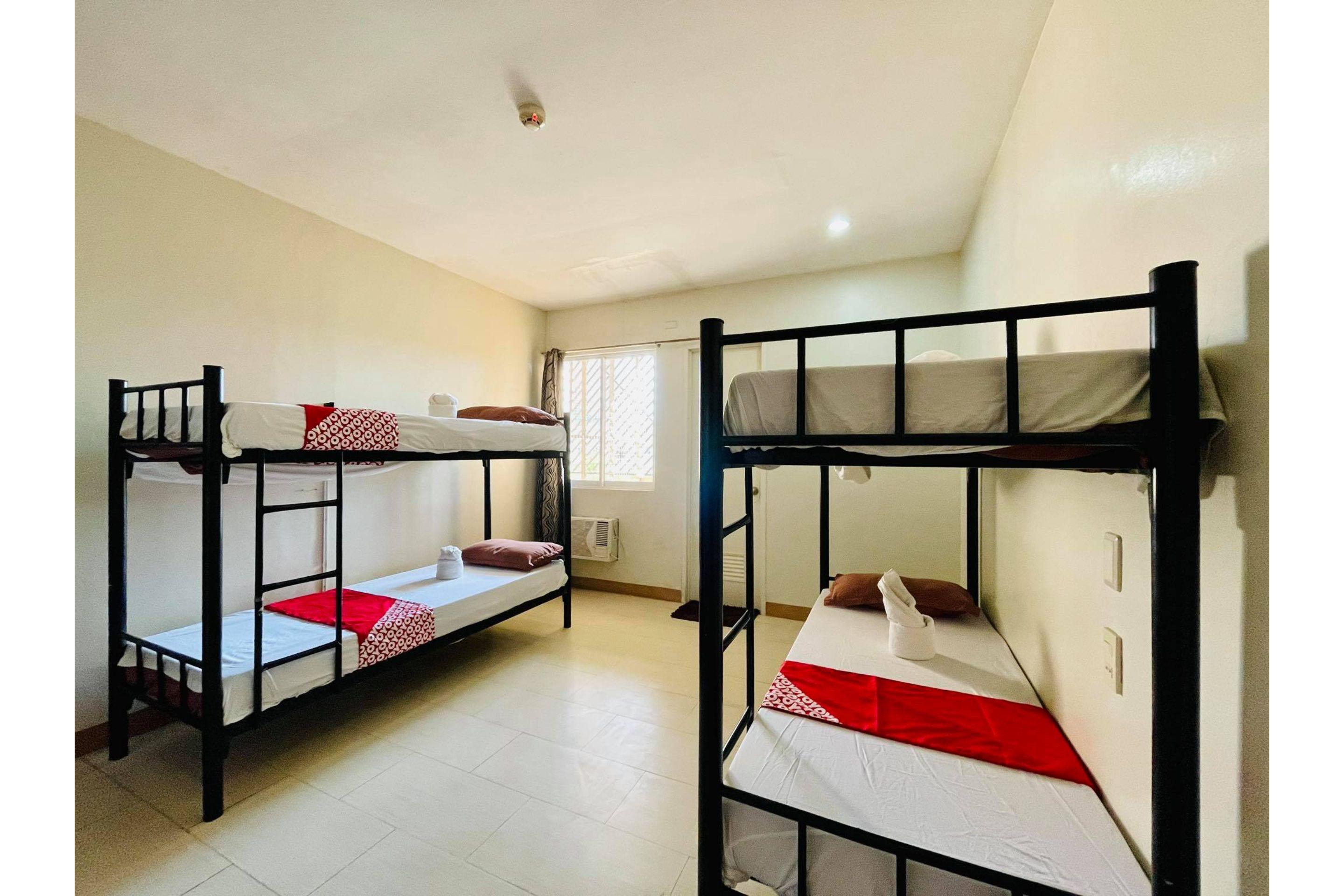 Oyo 130 Jy Crown Palace 3*