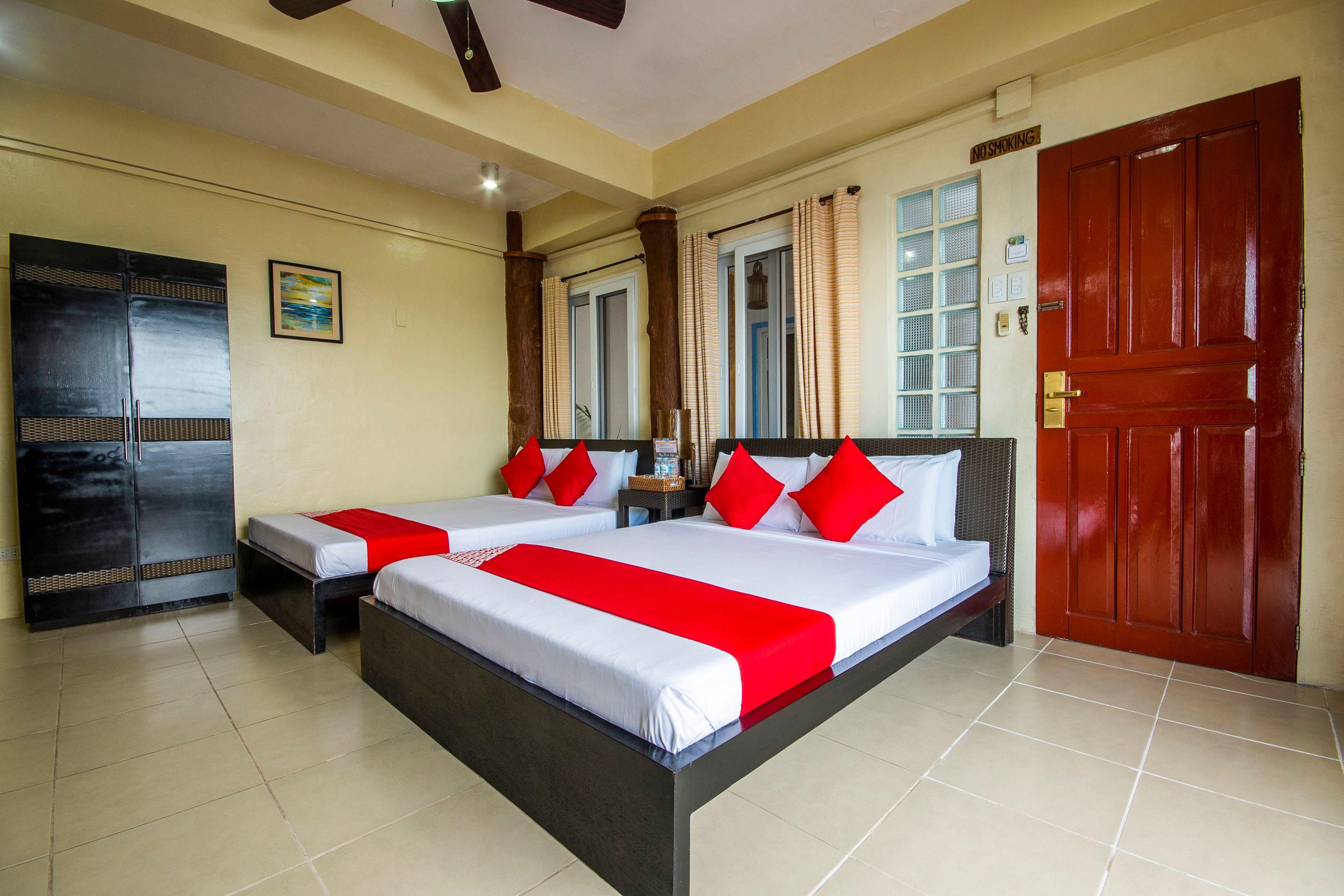 Oyo 130 Jy Crown Palace Hotel