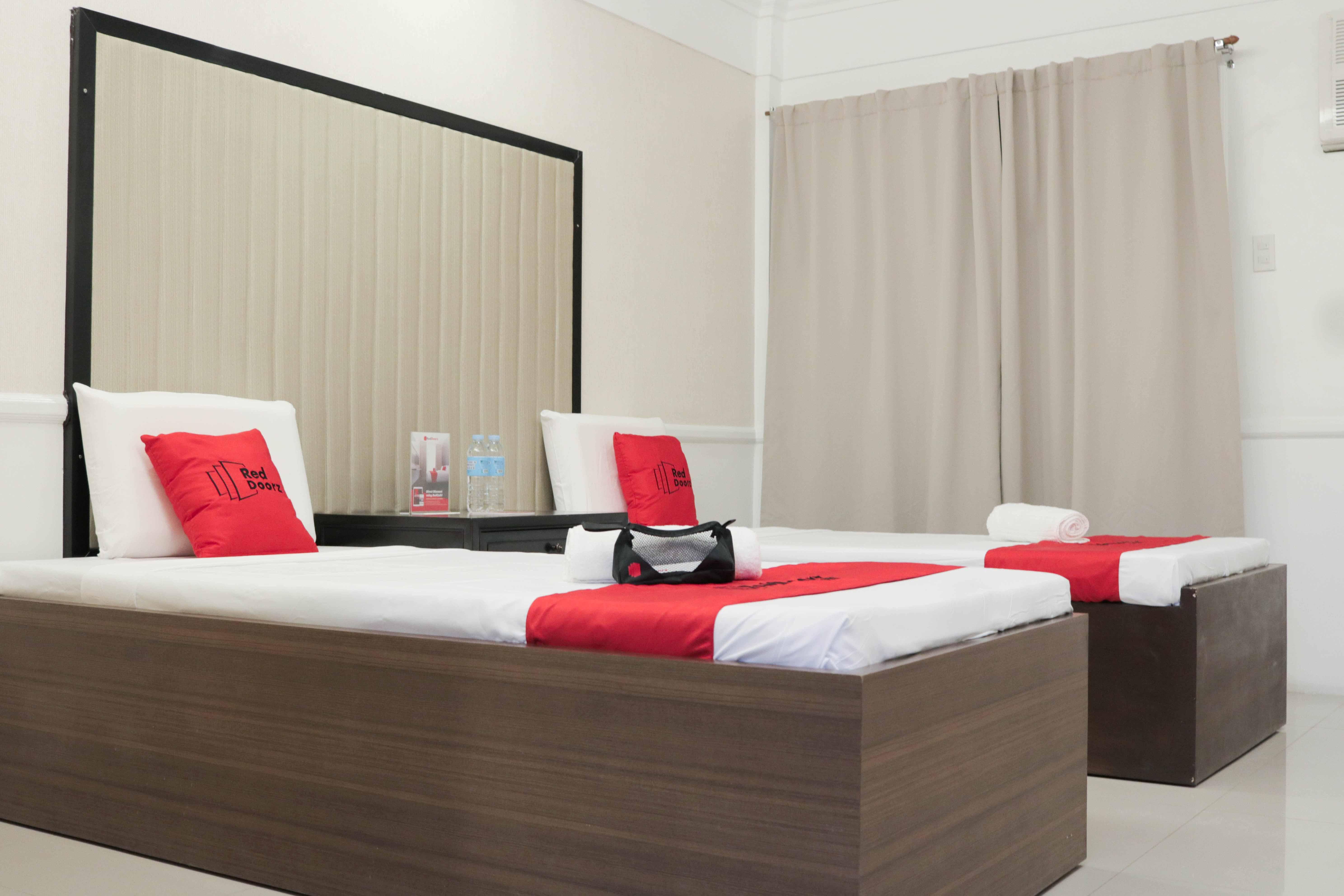 Hotel Reddoorz Premium @ Wireless Cebu 4*
