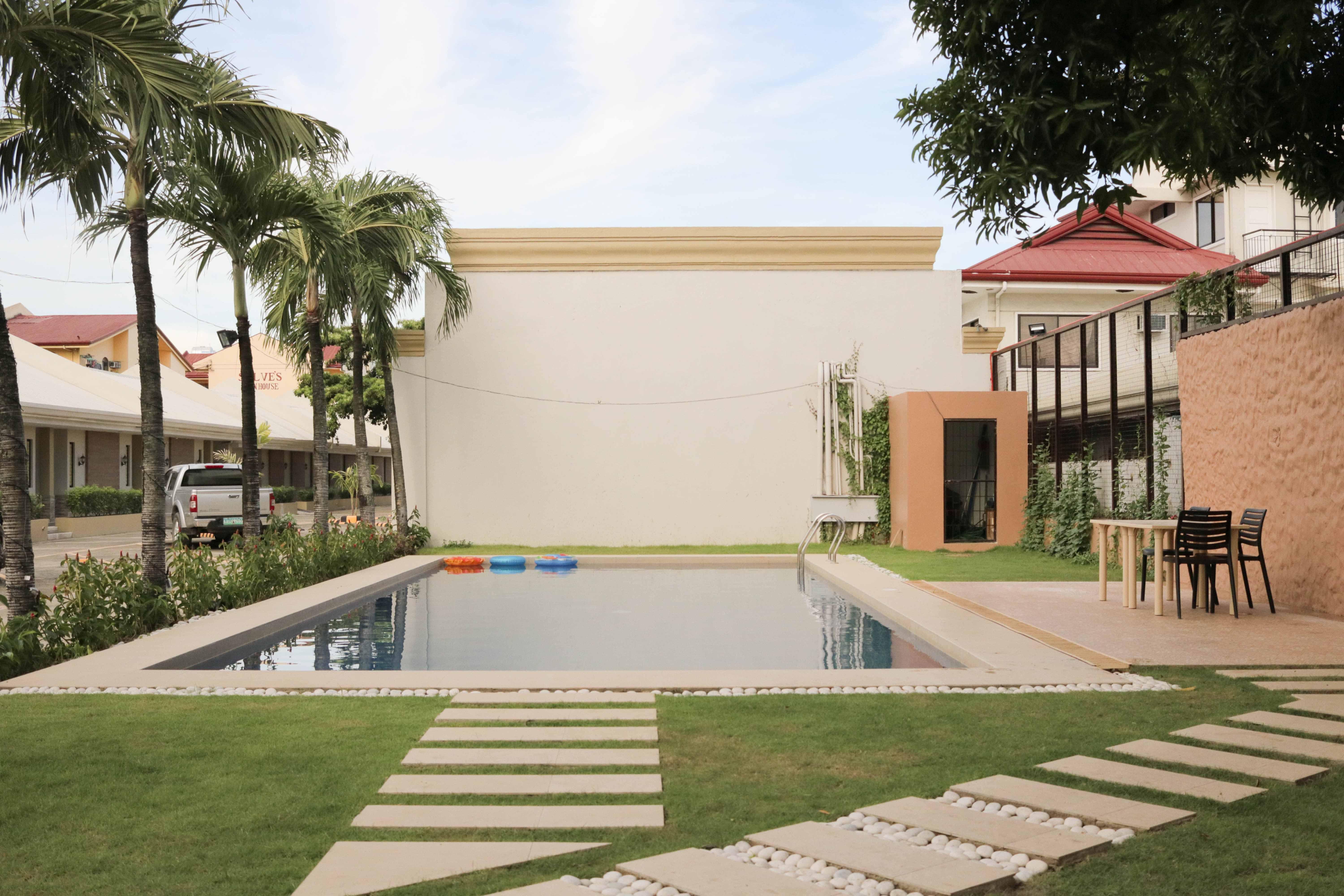 Hotel Reddoorz Premium @ Wireless Cebu 4*