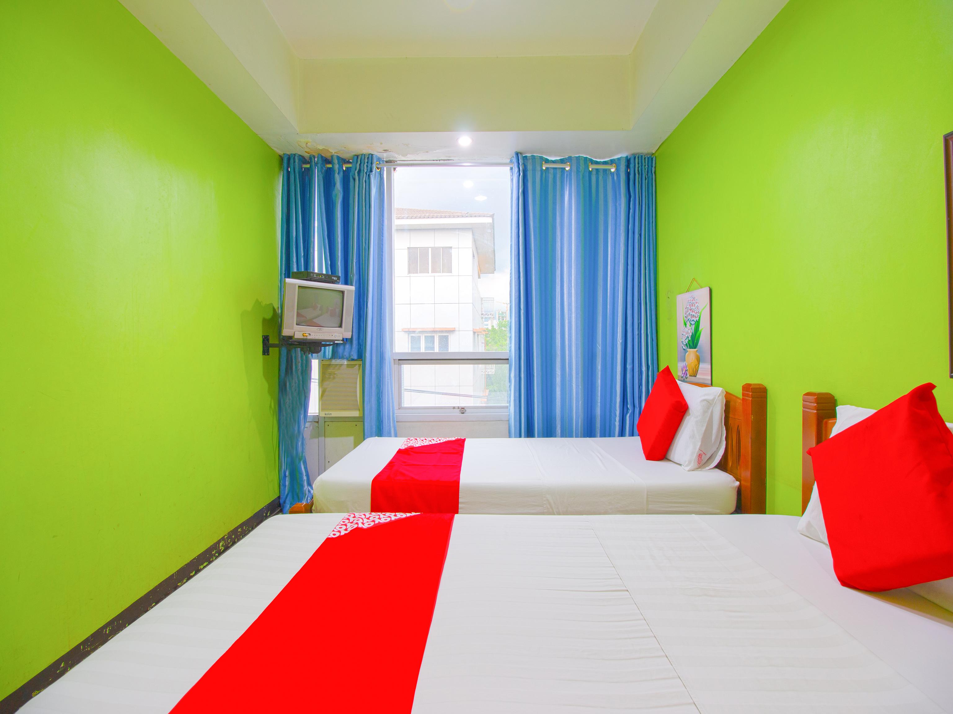 Oyo 677 Roseate Cebu