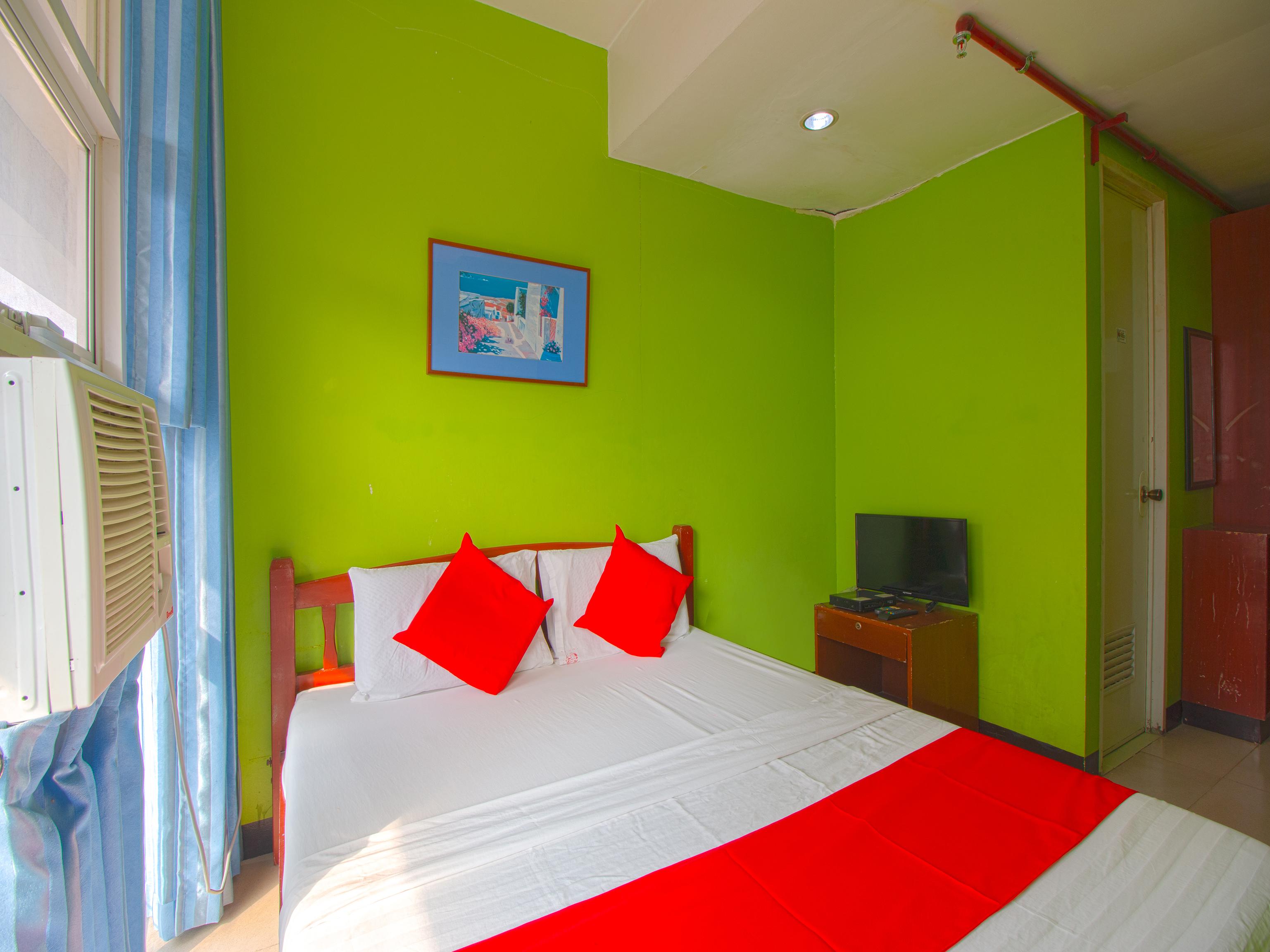 Oyo 677 Roseate Cebu