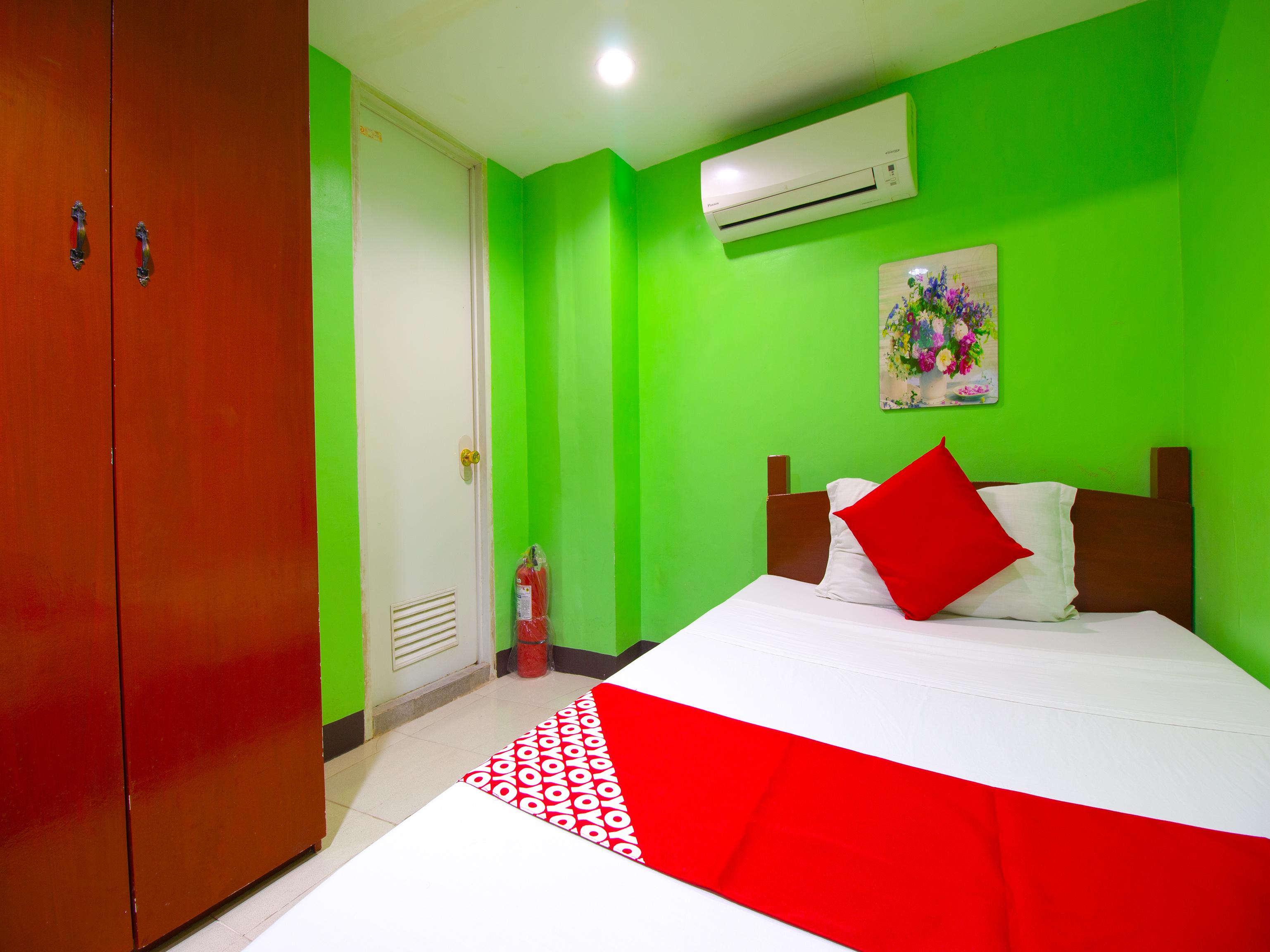 Oyo 677 Roseate Hotel