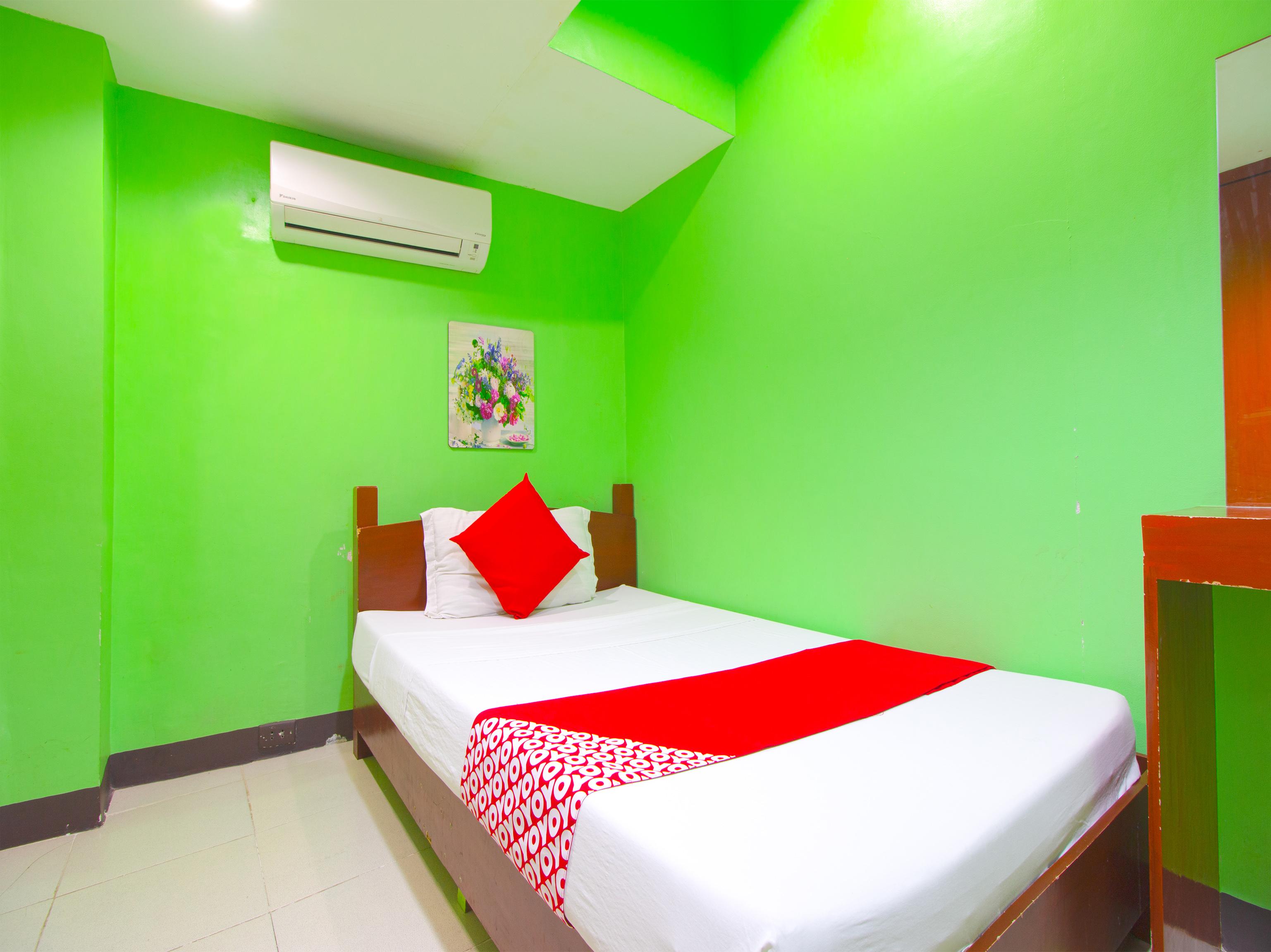 Oyo 677 Roseate Cebu