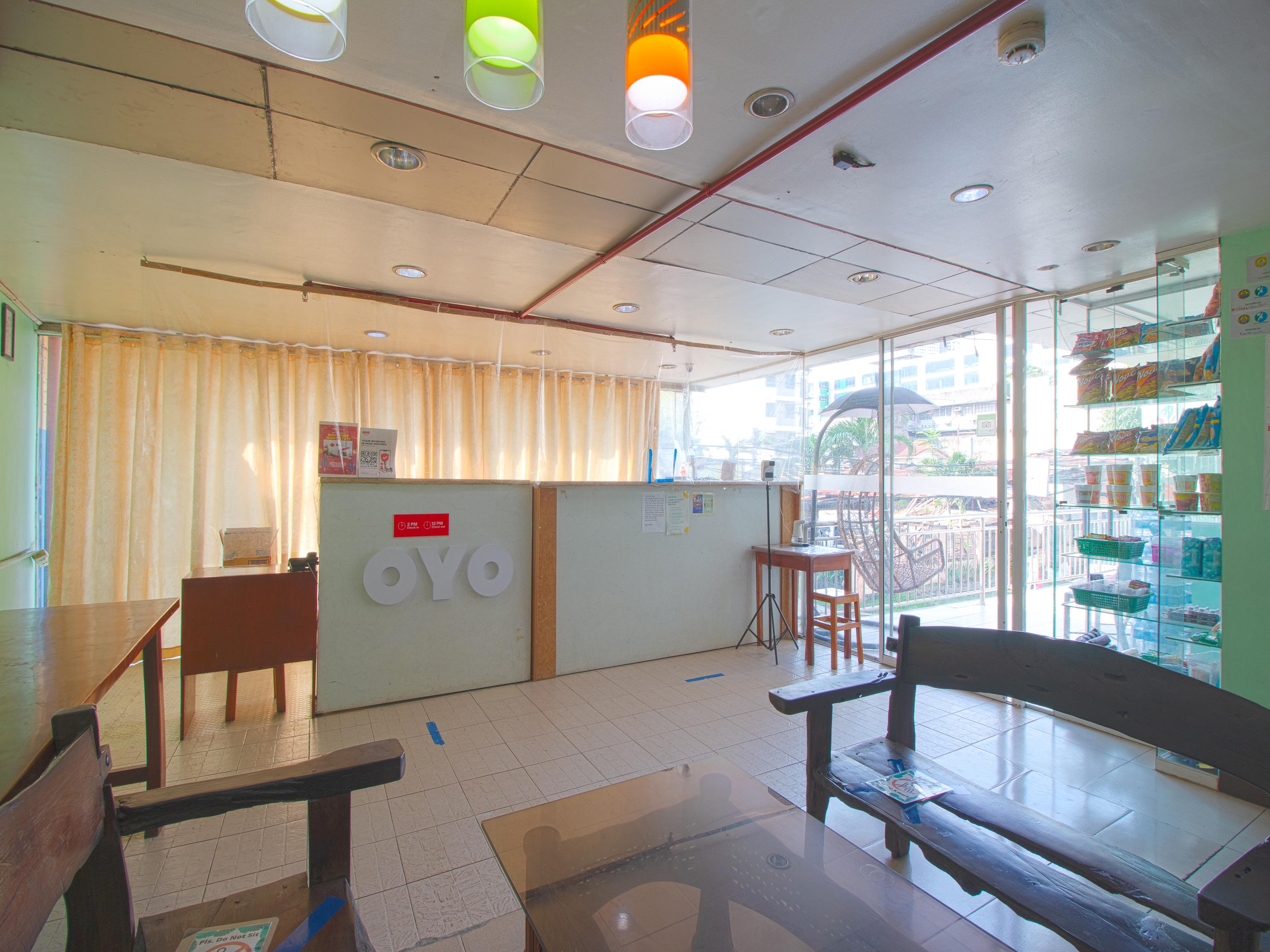 Oyo 677 Roseate Cebu