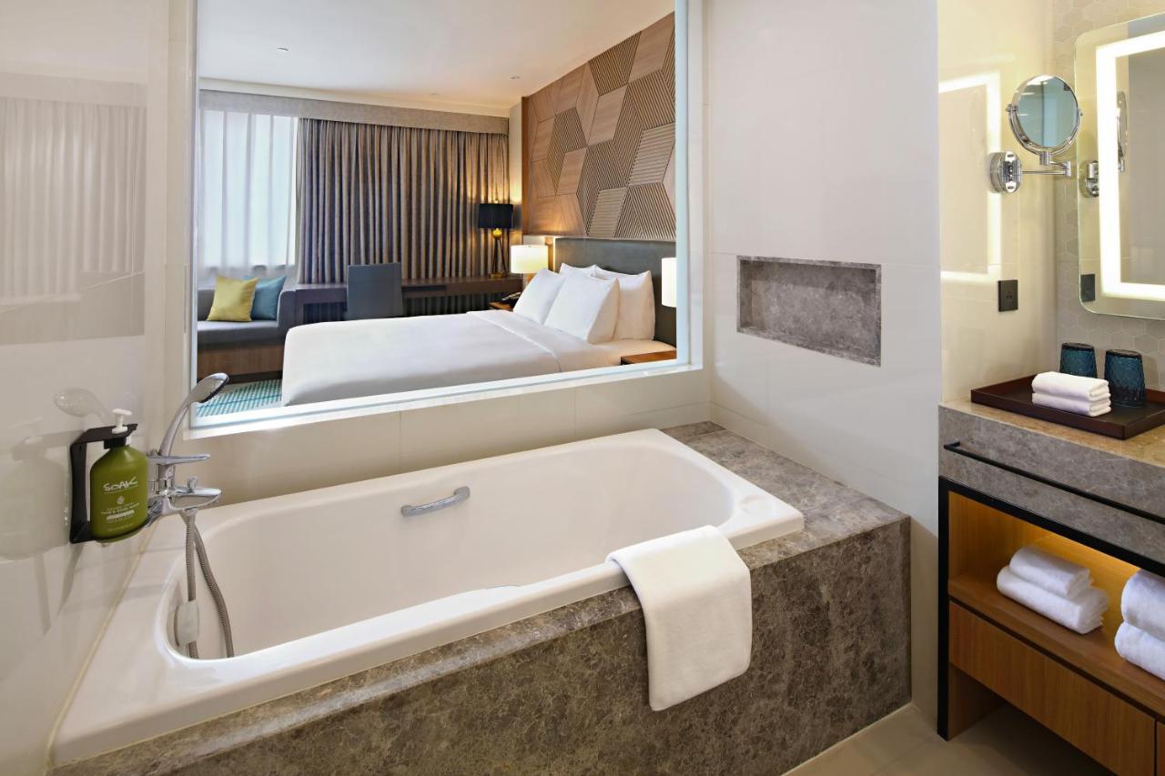 By Ihg