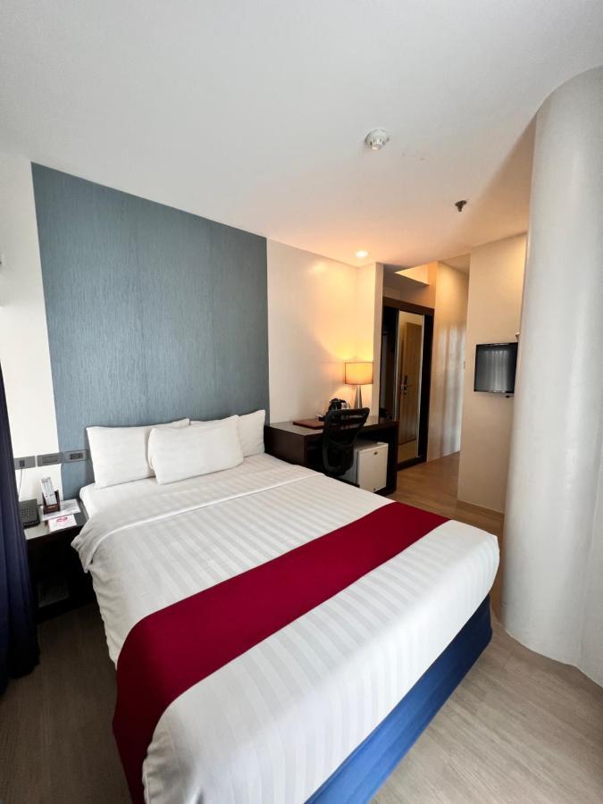Hotel Sarrosa International And Residential