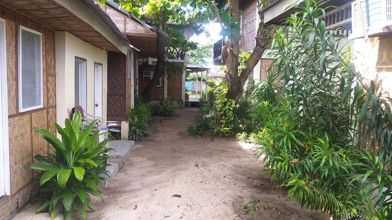 Resort The Shark's Tail Dive Center