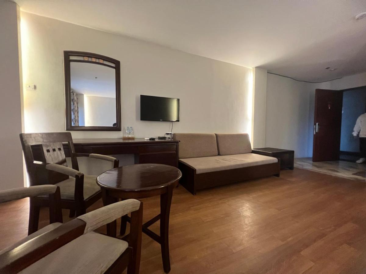 Hotel Century Plaza 3*