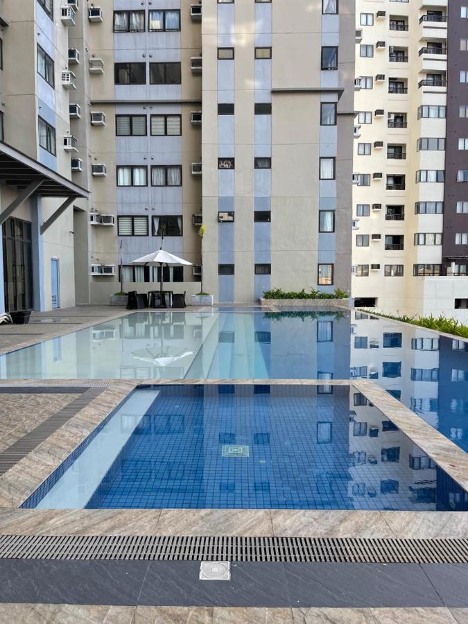 Apartment The Persimmon Near Ayala And Sm *