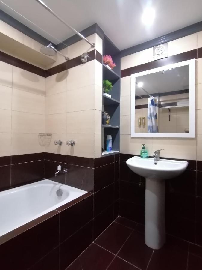 Azur E507 Near Airport, Netflix, Stylish, Cozy With Swimming Pool * Lapu-Lapu City