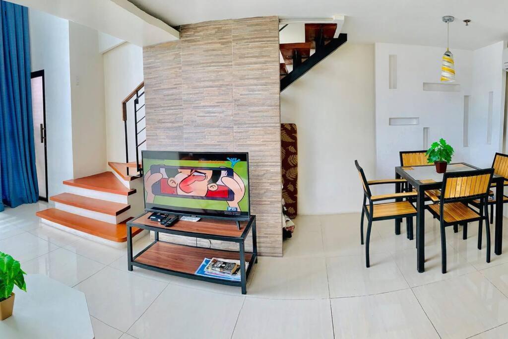 Spacious And Cozy 2-br In Apartment *