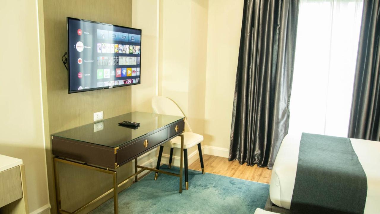 Noble Hotel *