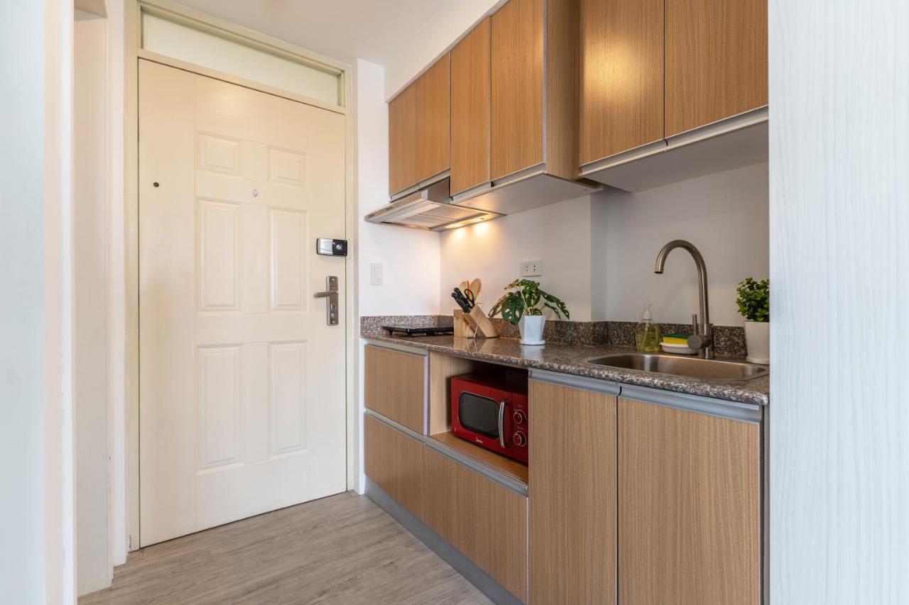 732 Express Condotel, 3 Minutes To Airport, With Gym & Pool Fast Wi-fi, Free Netflix