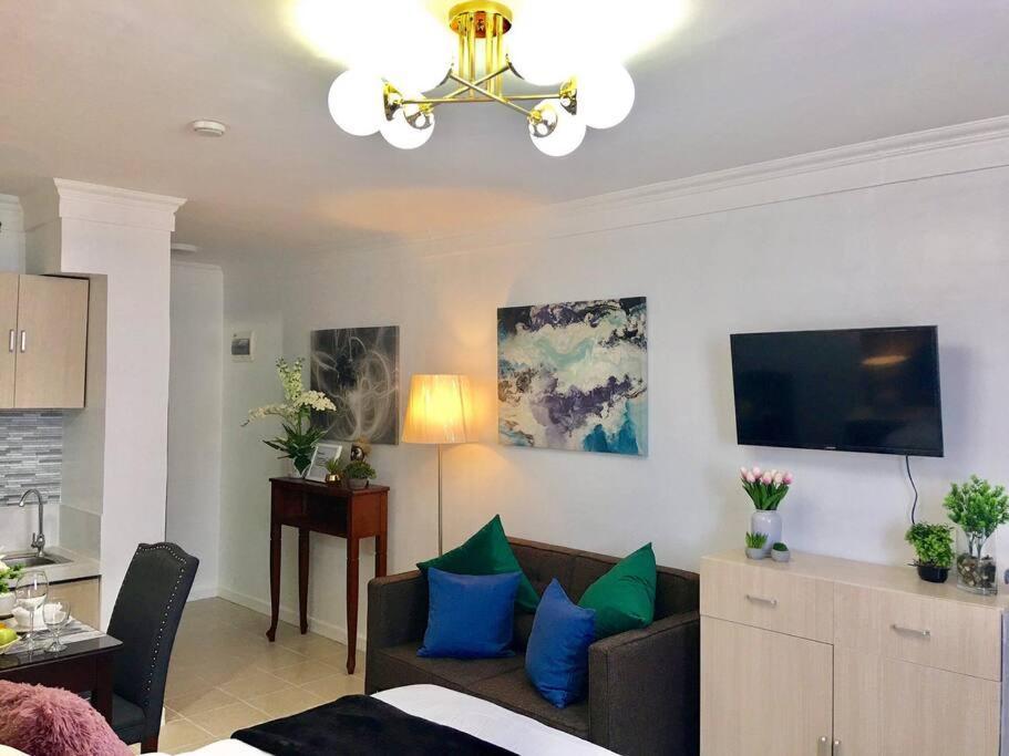 One Bedroom With Fast Wifi And Netflix Apartment