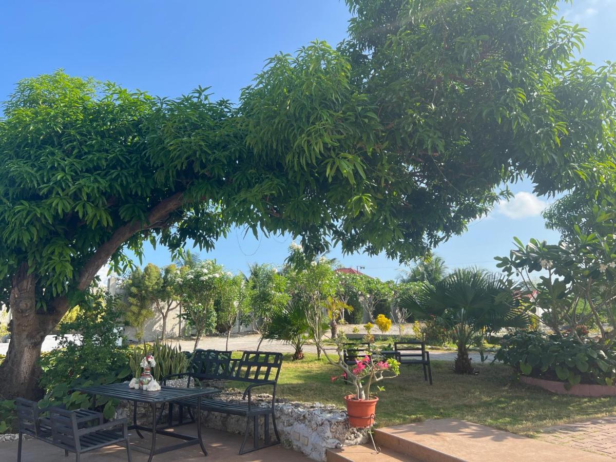 La Plumerias Moalboal