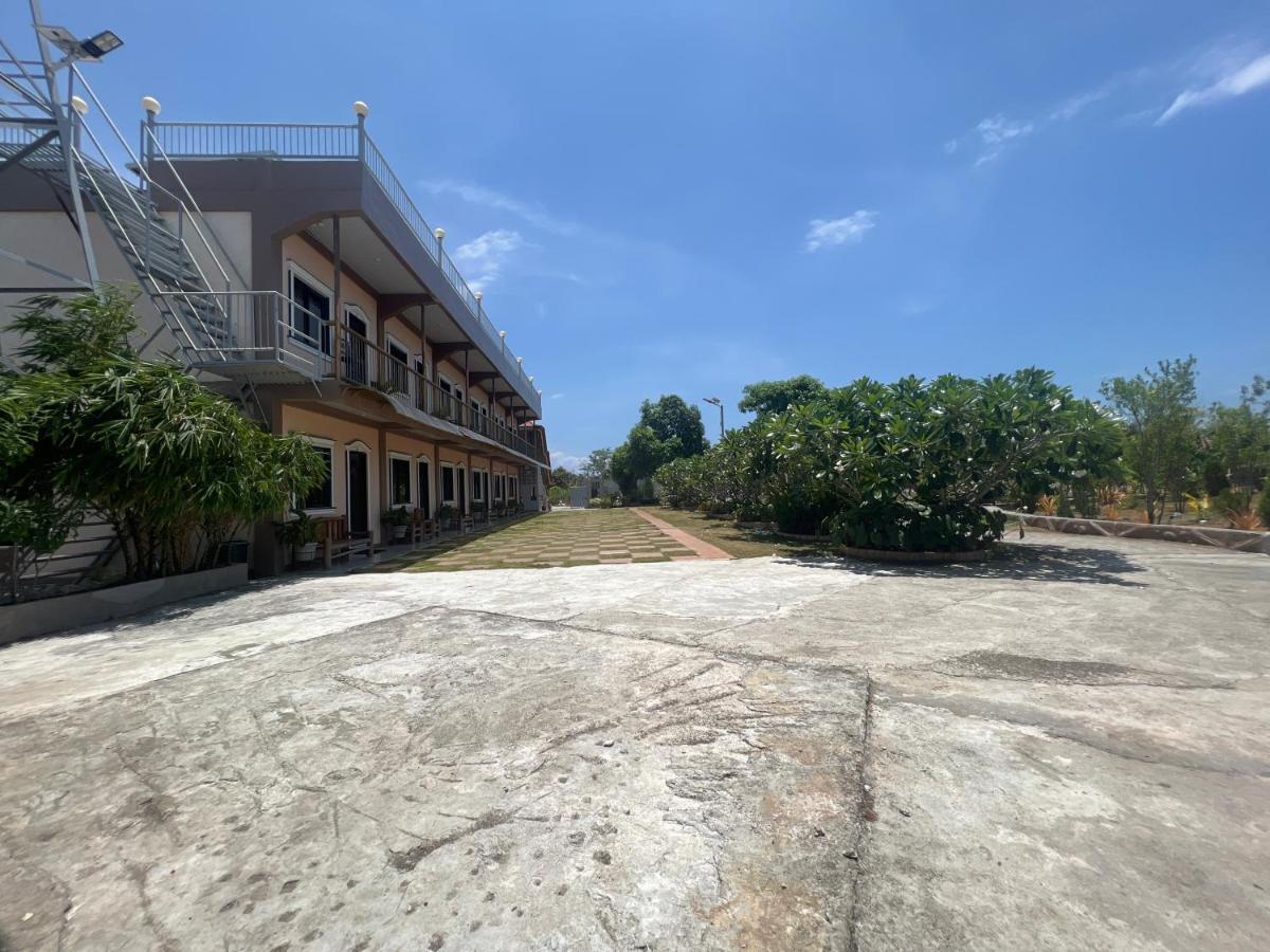 La Plumerias Resort
