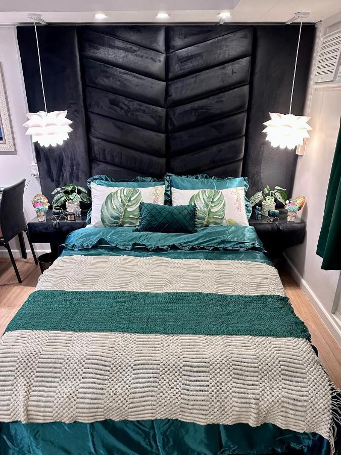 Queen Size In Solinea, *