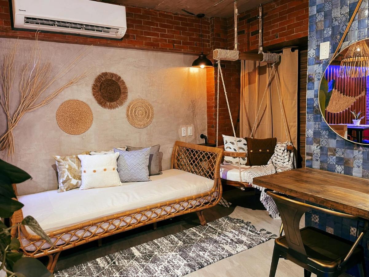 Clockworkorange Luxury 4-minutes Away To Airport Apartment *