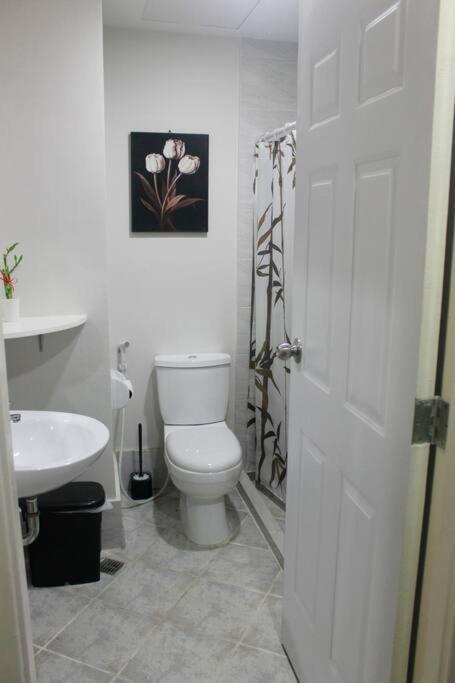 Antonio's Place, 3 Mins To Mactan Airport, Fast Internet With Netflix Apartment *