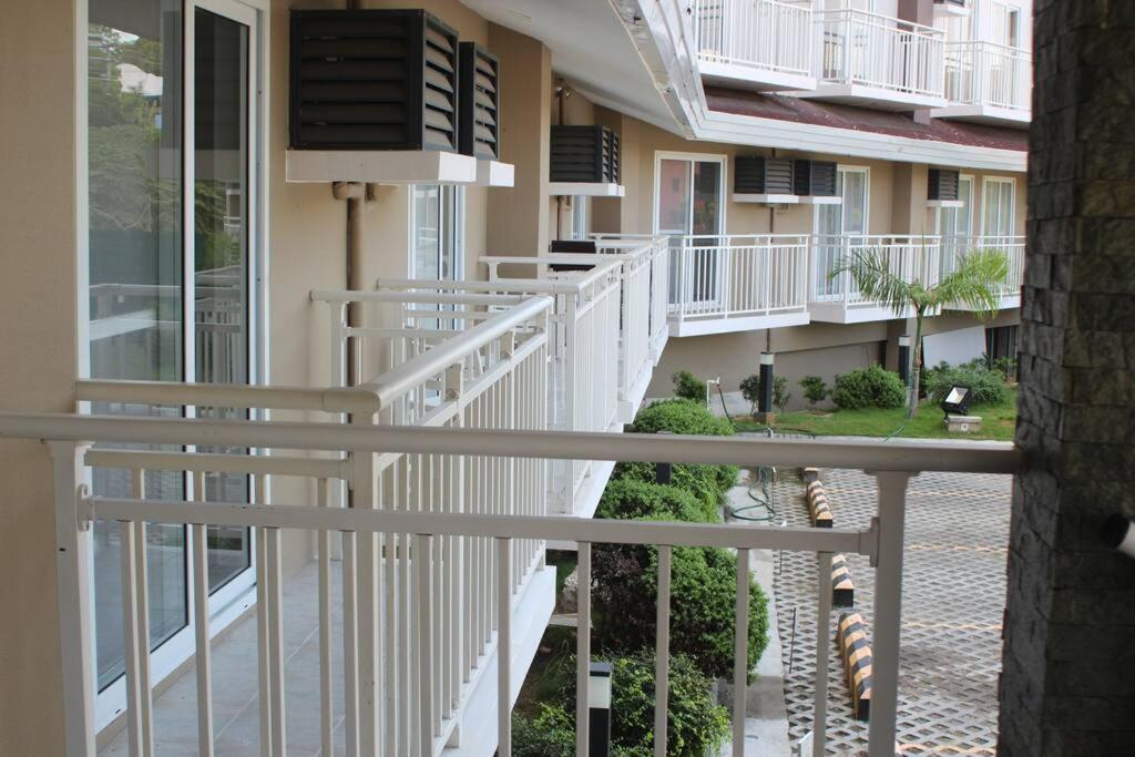 Antonio's Place, 3 Mins To Mactan Airport, Fast Internet With Netflix Apartment *