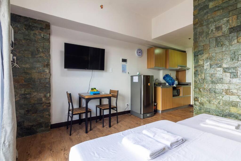 Antonio's Place, 3 Mins To Mactan Airport, Fast Internet With Netflix Apartment *