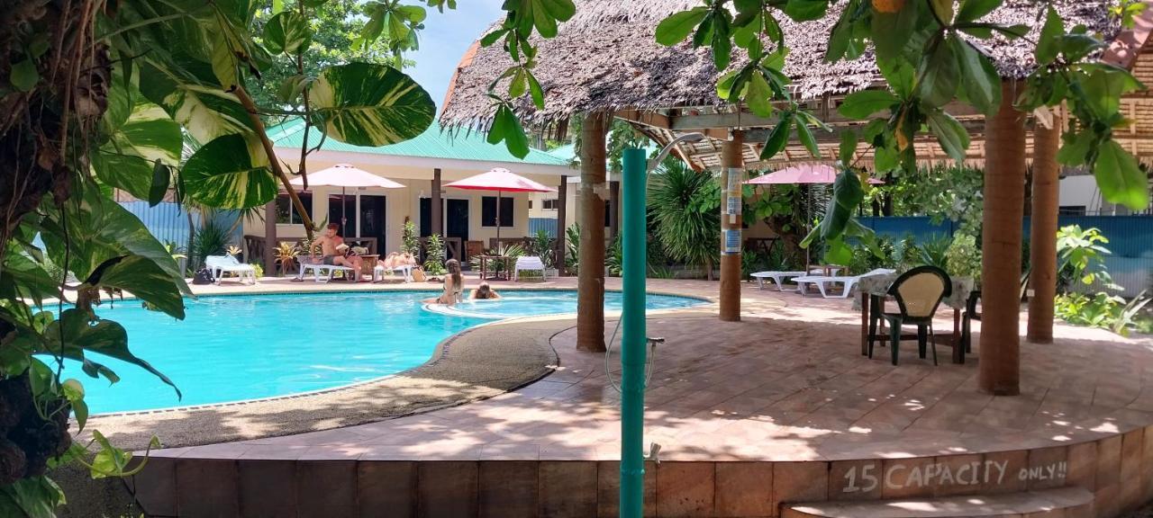 Resort The Shark's Tail Dive Center Daanbantayan