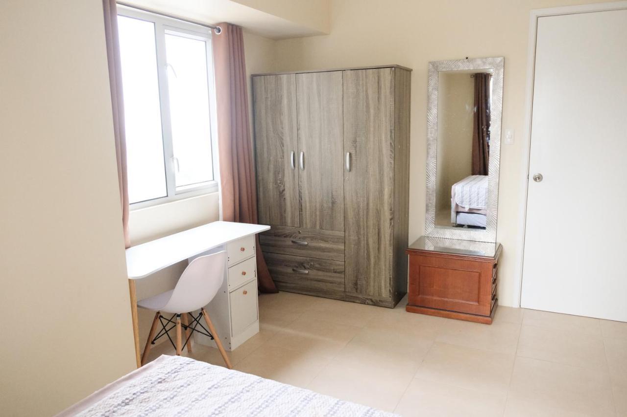Spacious 1br Corner Unit In It Park Apartment *