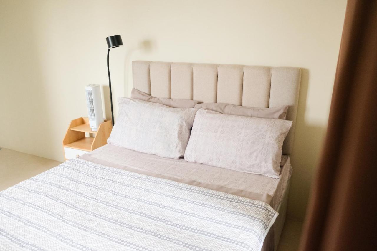 Spacious 1br Corner Unit In It Park *
