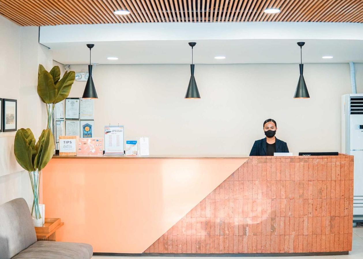 Travelbee Airport Inn *