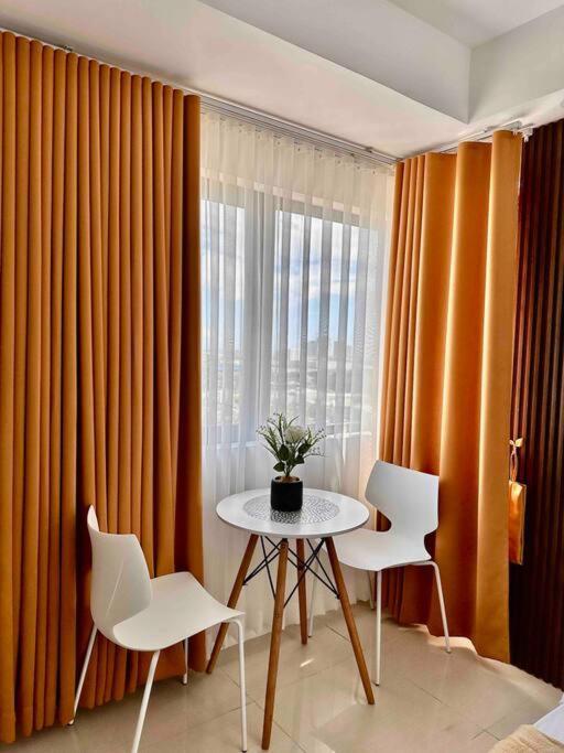 Living,the Persimmon 2-4pax Apartment Cebu