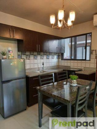 Fully Furnished 3 Bedroom House + Public Pool + Wi-fi + Air Conditioning Bahay bakasyunan Mandaue City