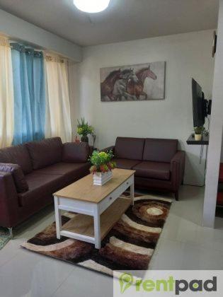 Bahay bakasyunan Fully Furnished 3 Bedroom House + Public Pool + Wi-fi + Air Conditioning Mandaue City