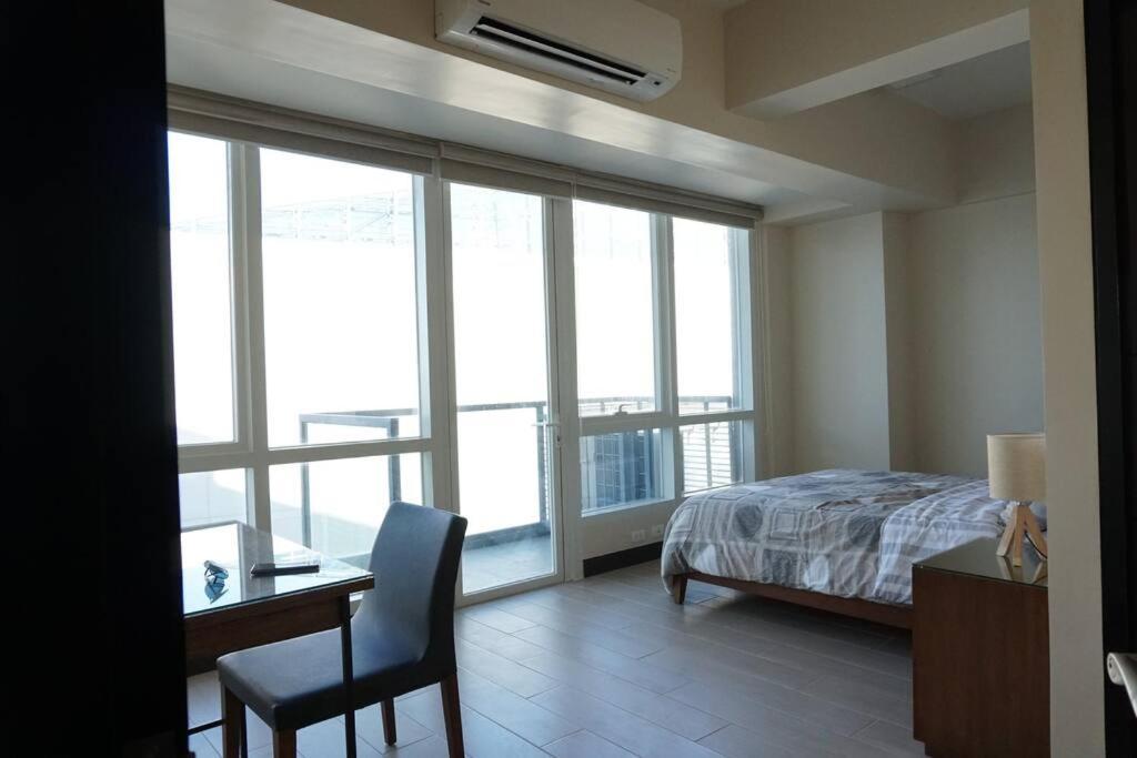 Mactan Newtown Family Breakaway! Apartment