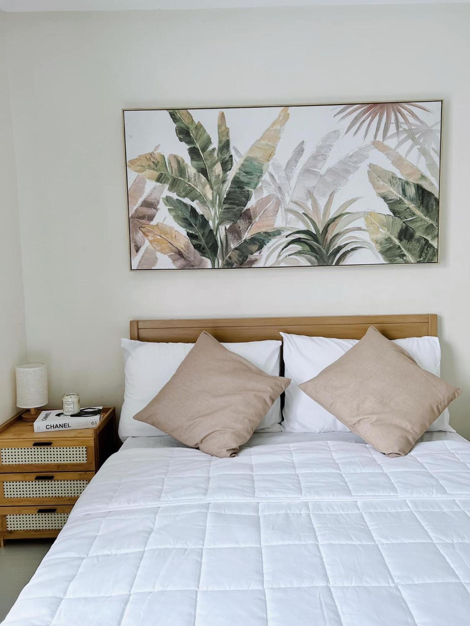 Cf Haven - Living W/ Balcony At Bamboo Bay
