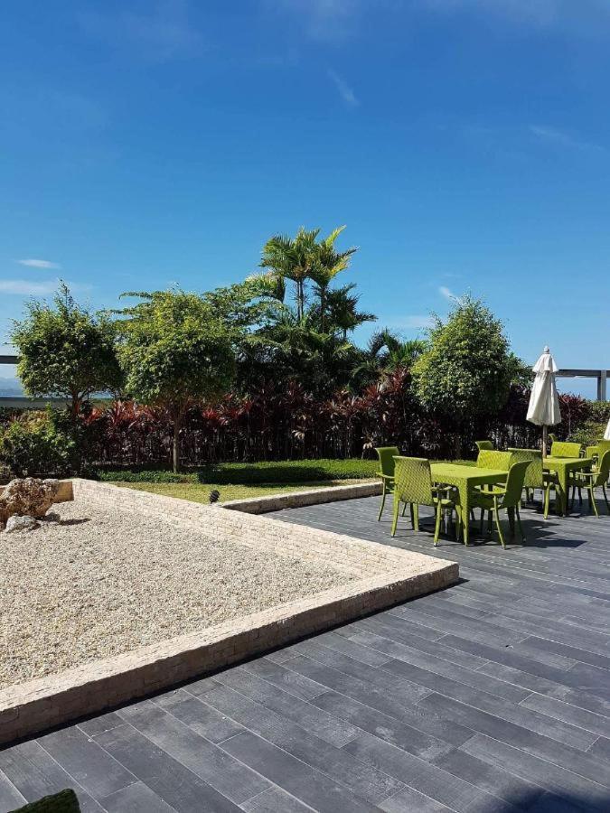 Mactan Newtown With Pool Access Apartment