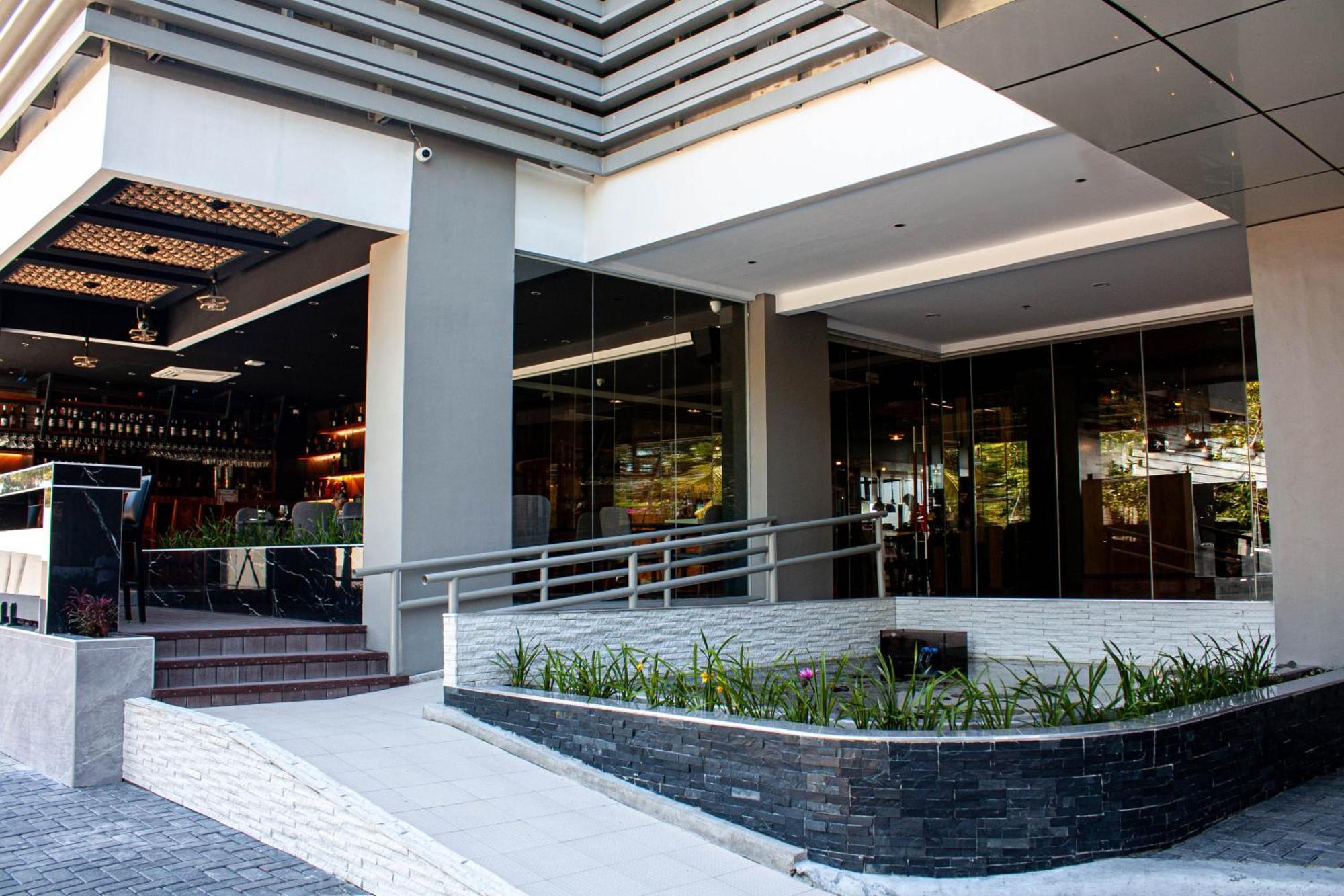 Hayat Sky Towers 3* Cebu