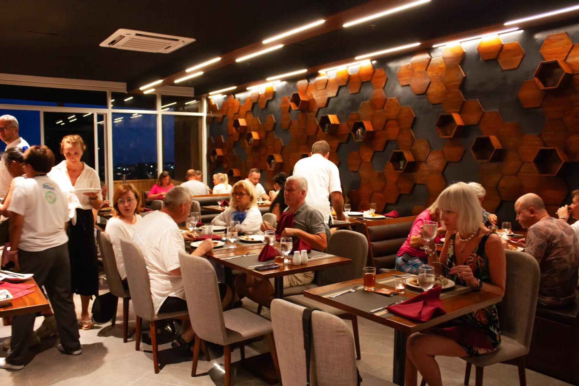 Hotel Hayat Sky Towers Cebu