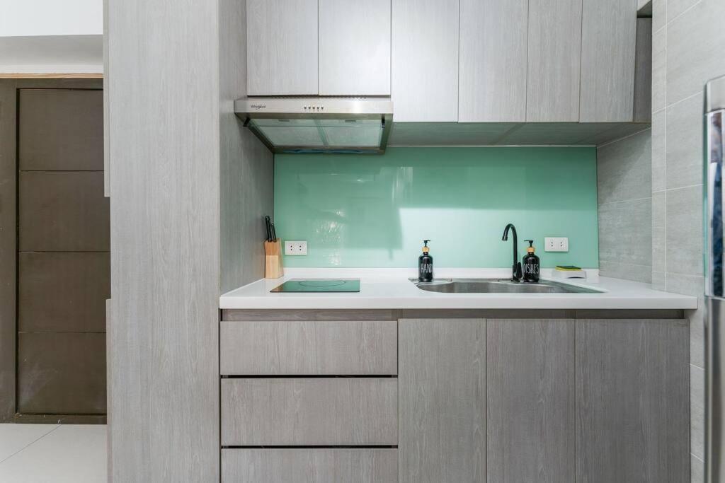 Airport Express E-527, 2 Minutes To Airport,fast Wifi, Free Netflix Apartment *