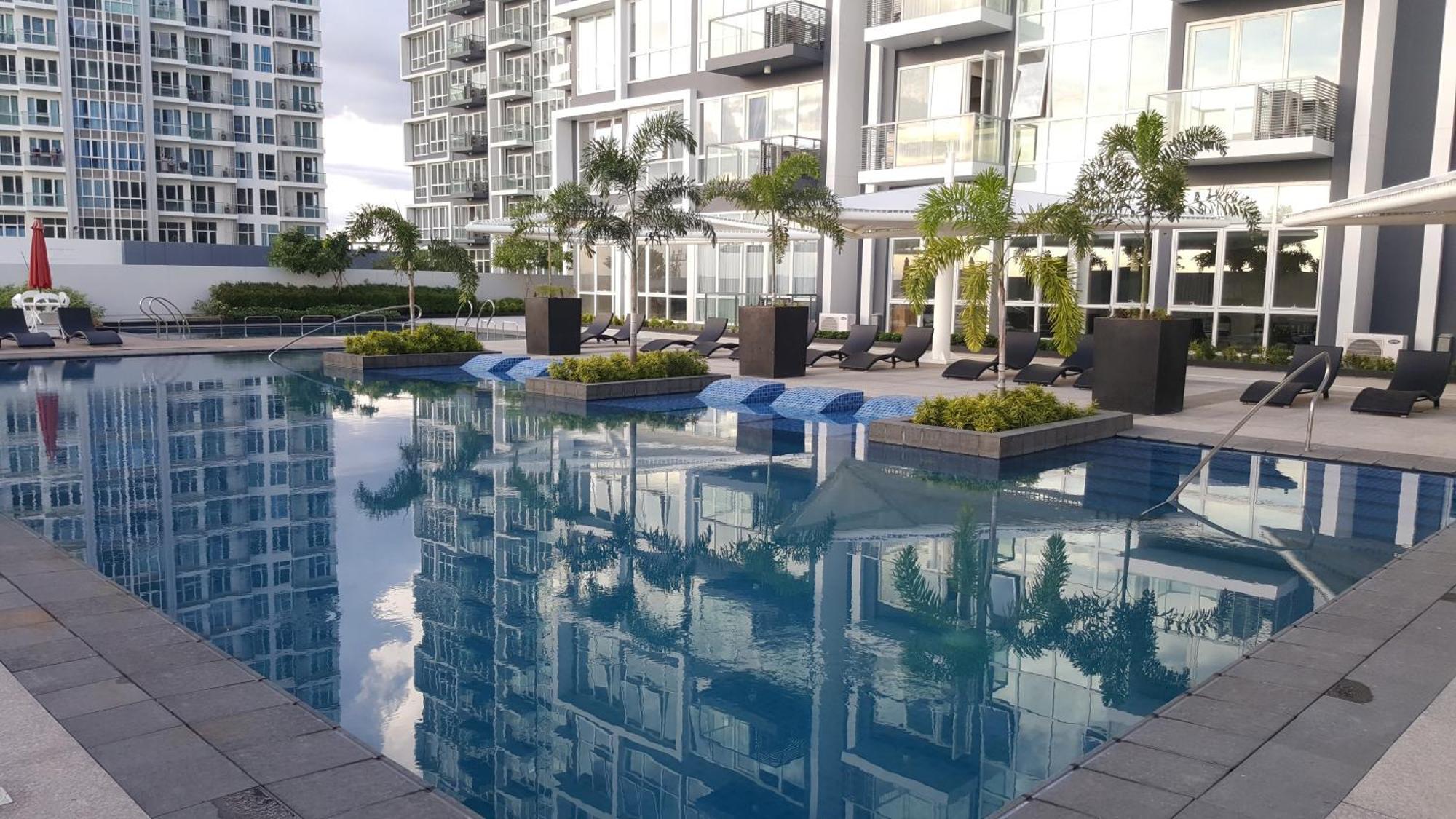 Mactan Newtown Family Breakaway! Apartment