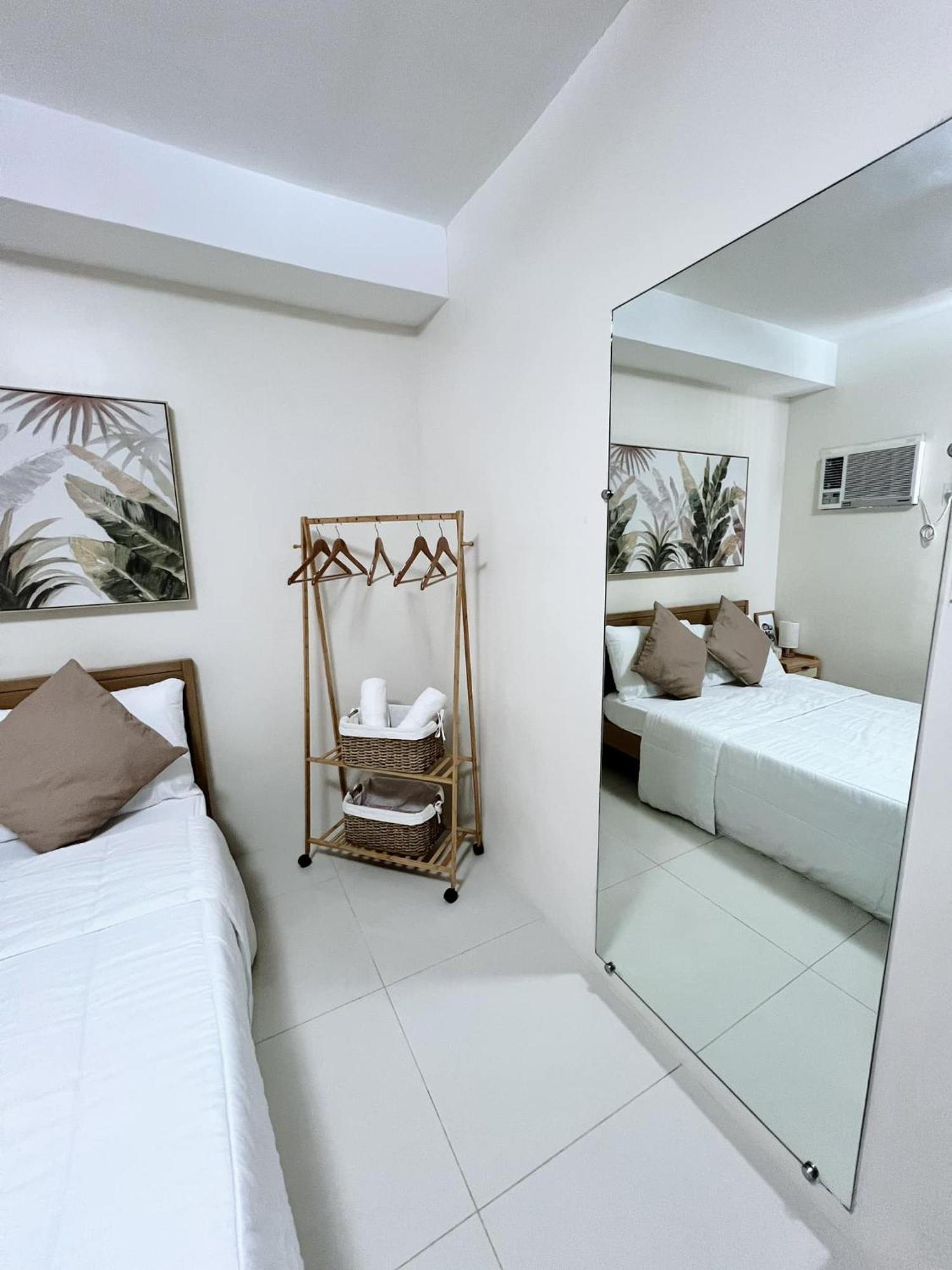 Cf Haven - Living W/ Balcony At Bamboo Bay Aparthotel Mandaue City