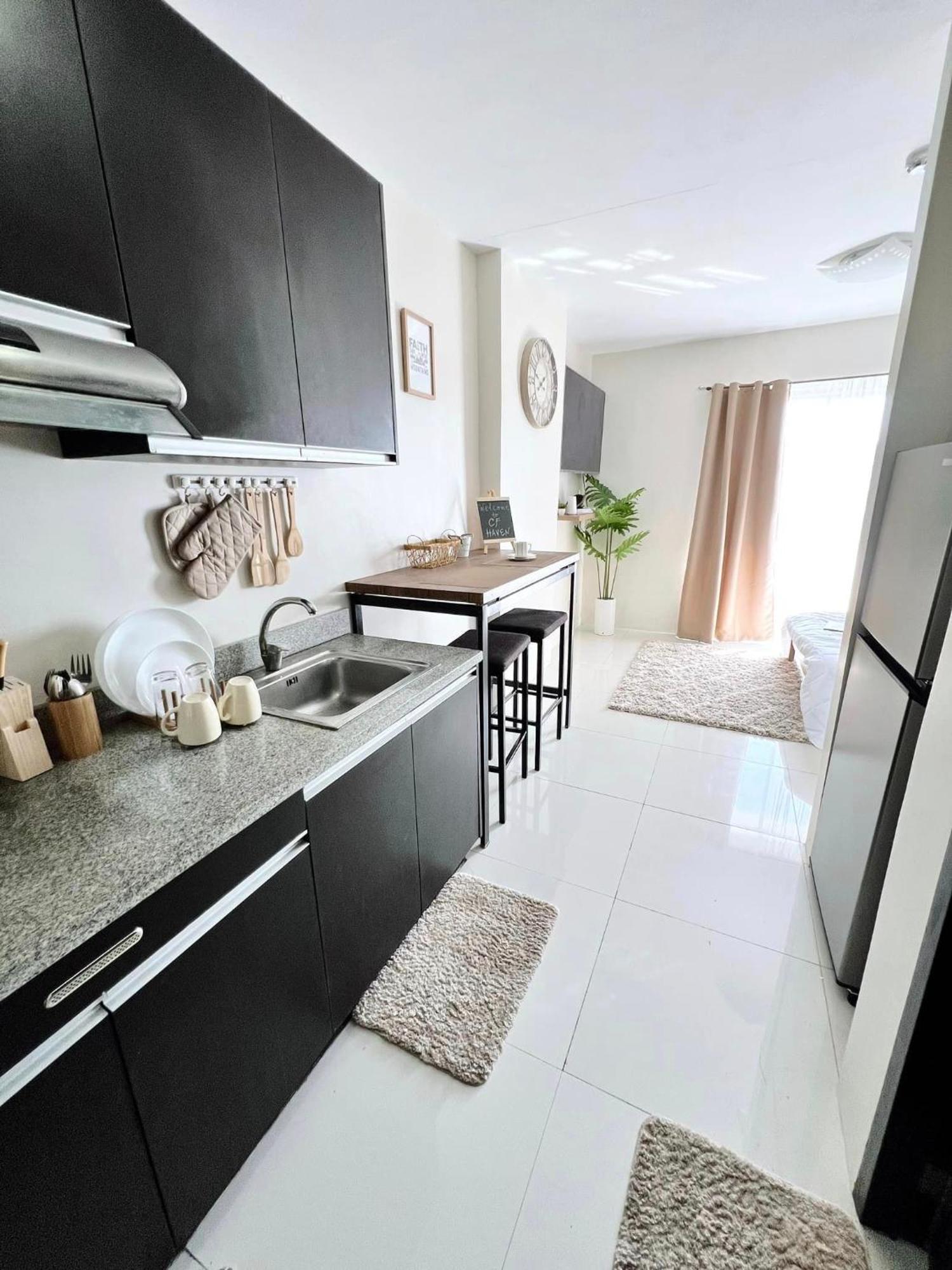Cf Haven - Living W/ Balcony At Bamboo Bay Mandaue City
