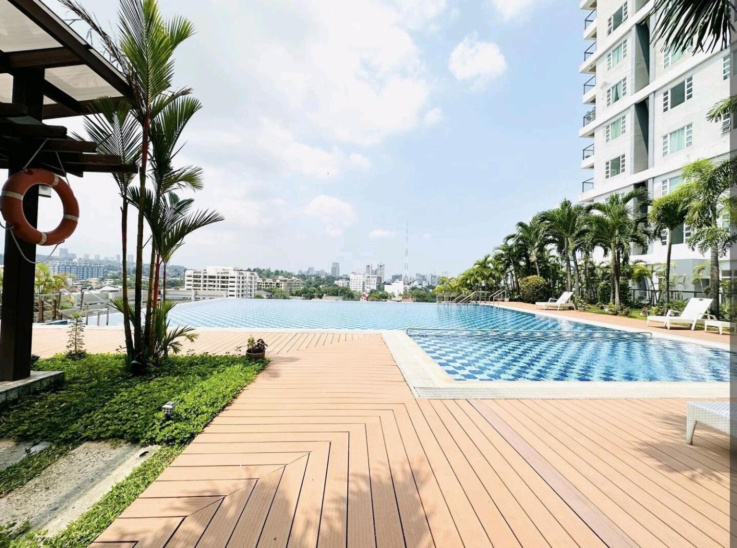 Aparthotel Group-friendly 2br With Mall Access