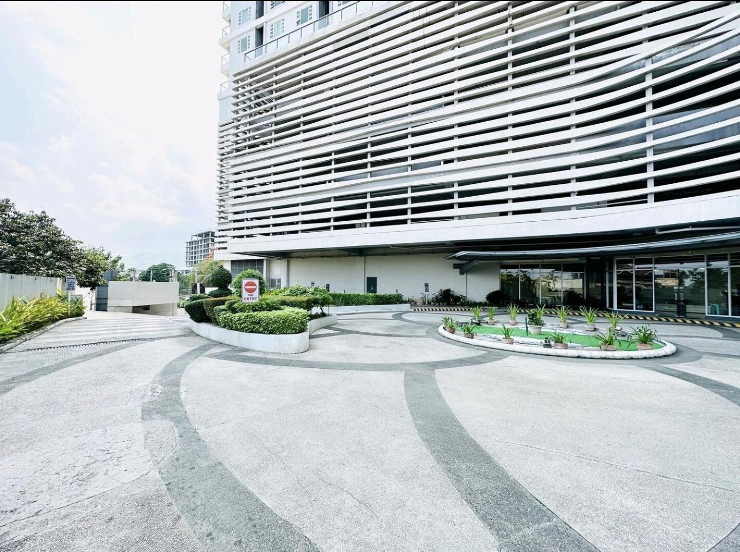 Aparthotel Group-friendly 2br With Mall Access