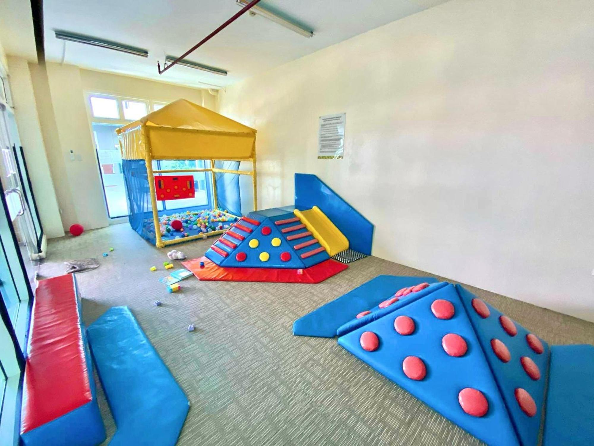 Group-friendly 2br With Mall Access *