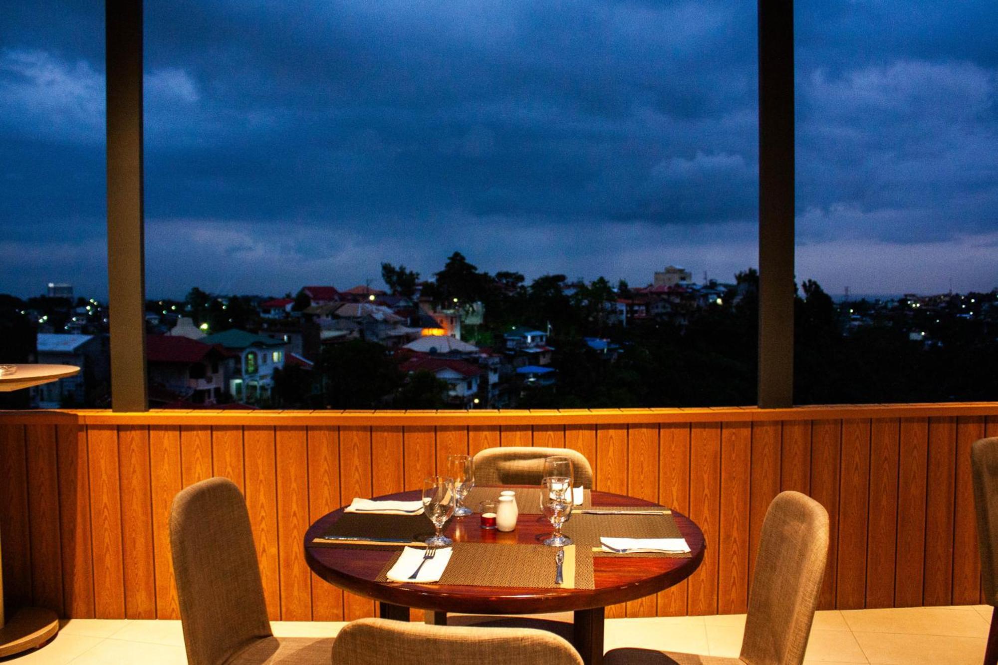 Hayat Sky Towers Hotel Cebu